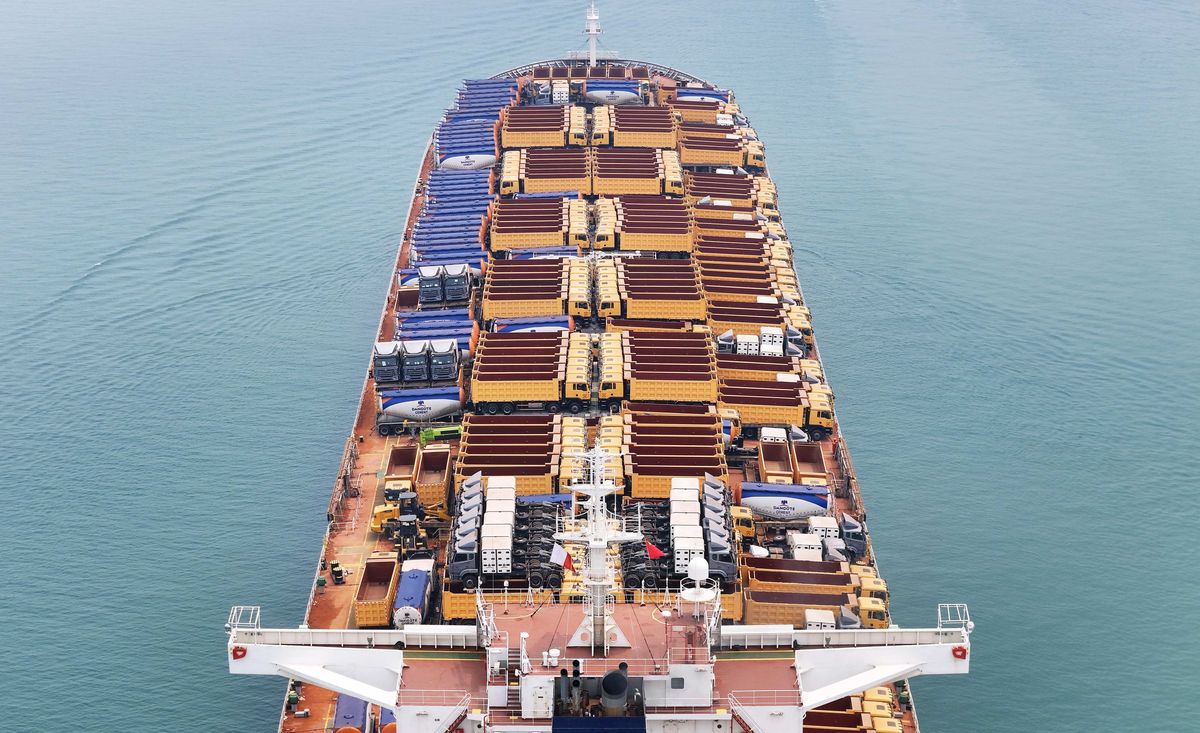 ​A China-Africa general cargo ship carrying domestic engineering vehicles departs from Yantai Port in east China's Shandong Province to Nigeria on 27 April, 2026.