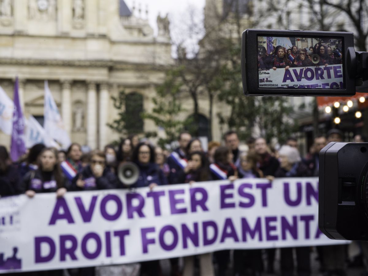 A meeting has been called at the Place de la Sorbonne by the collective Abortion in Europe, Women Decide. 