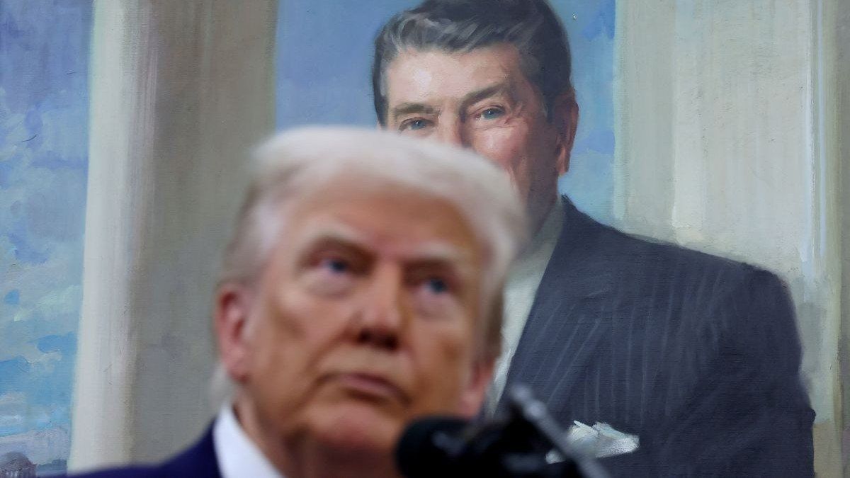​A portrait of former US President Ronald Reagan hangs behind US President Donald Trump at the White House in Washington, D.C., USA, on May 28, 2025.