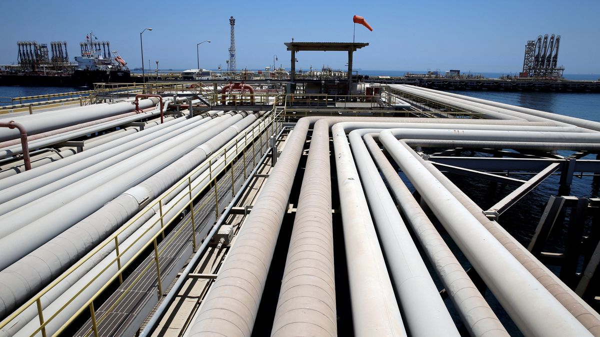 An oil tanker is being loaded at Saudi Aramco's Ras Tanura oil refinery and oil terminal in Saudi Arabia May 21, 2018. 