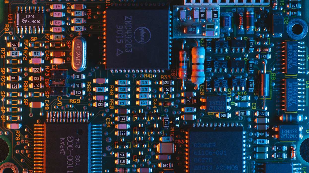 Middlemen help US chips into China and Russia