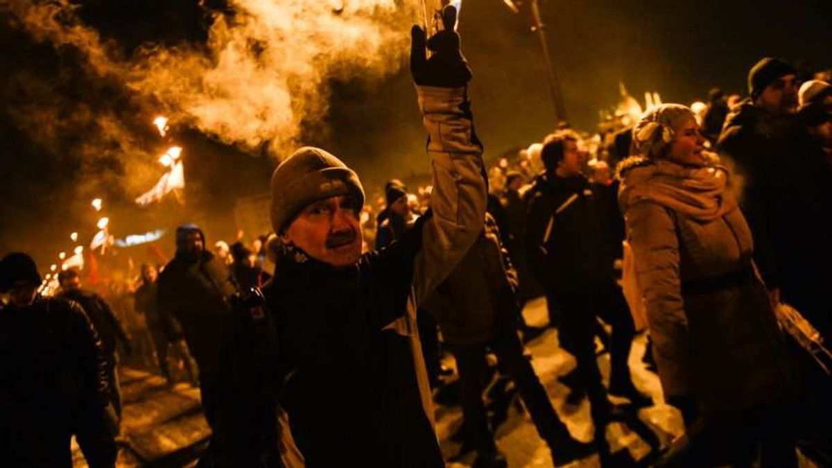 Protests in Hungary, new army in the Balkans