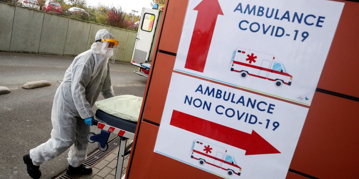 Hard Numbers: US sets another COVID record, Europe's vaccine distro timeline, migrants drown off ...