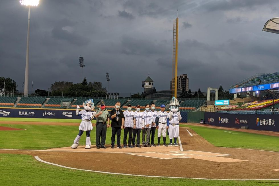 1,000 fans in Taiwan stadium get to watch 2020's first baseball game in the world live
