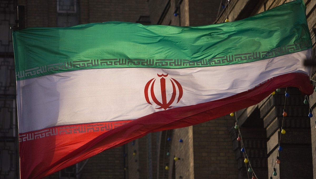 ​FILE PHOTO: Iranian flag is pictured in front of Iran's Foreign Ministry building in Tehran November 23, 2009. 
