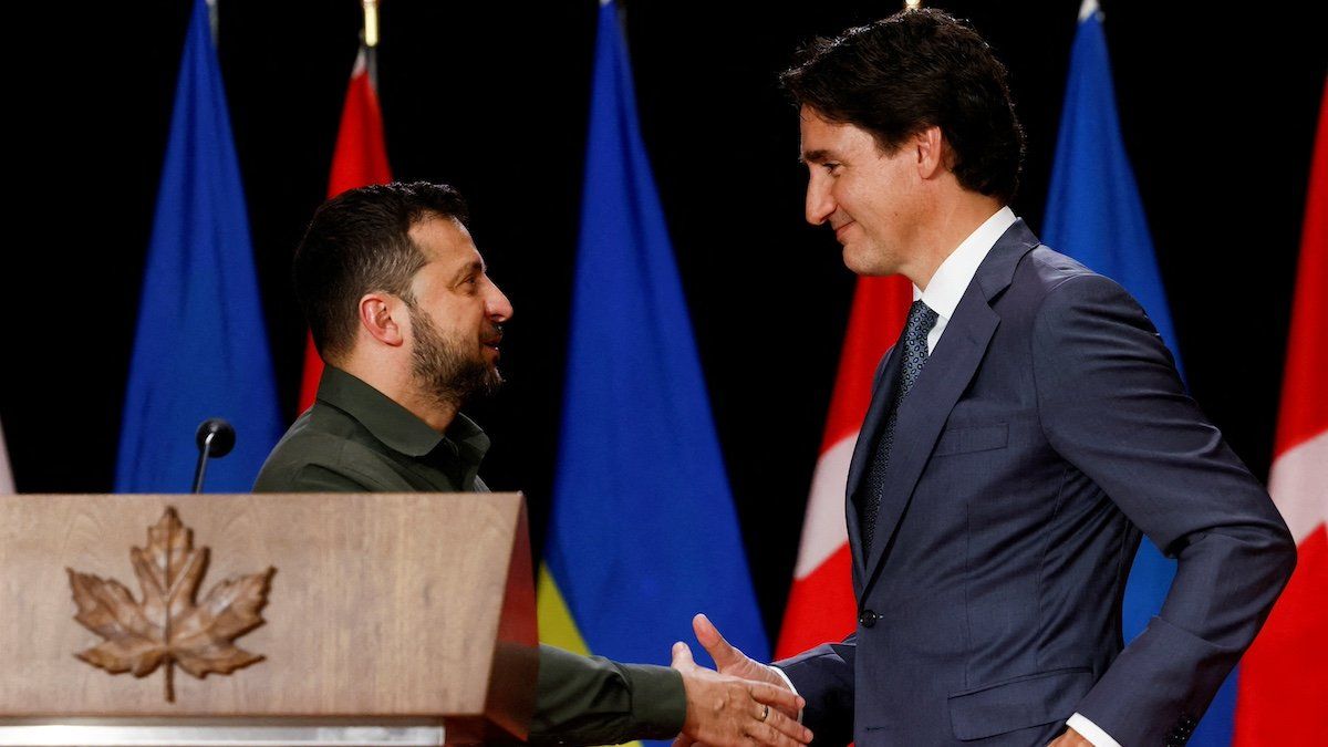 FILE PHOTO: Ukraine's President Volodymyr Zelenskiy shakes hands with Canadian Prime Minister Justin Trudeau, as they attend a joint press conference, in Ottawa, Ontario, Canada September 22, 2023. 