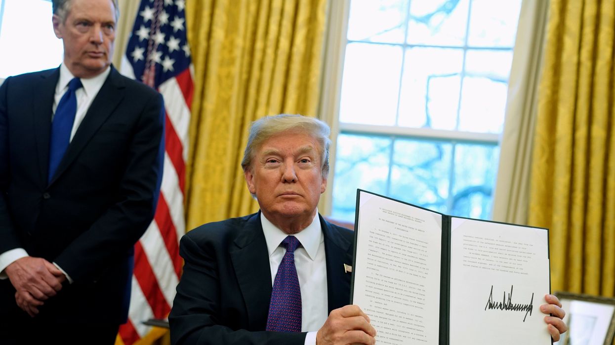 Former US President Donald Trump, flanked by Trade Representative Robert Lighthizer, at the White House.