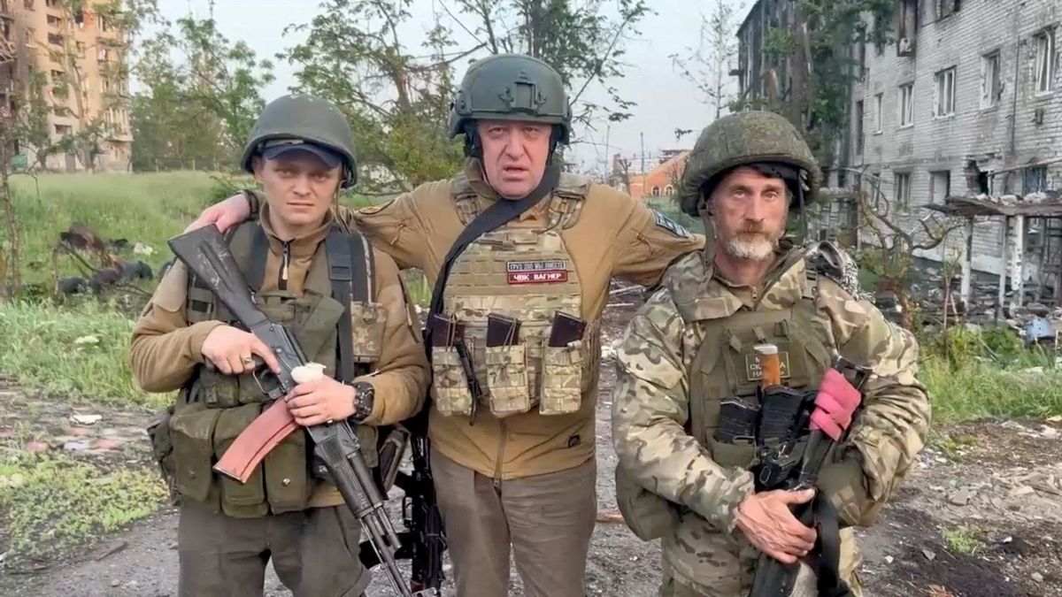 Founder of Wagner private mercenary group Yevgeny Prigozhin poses with mercenaries "Biber" and "Dolik."