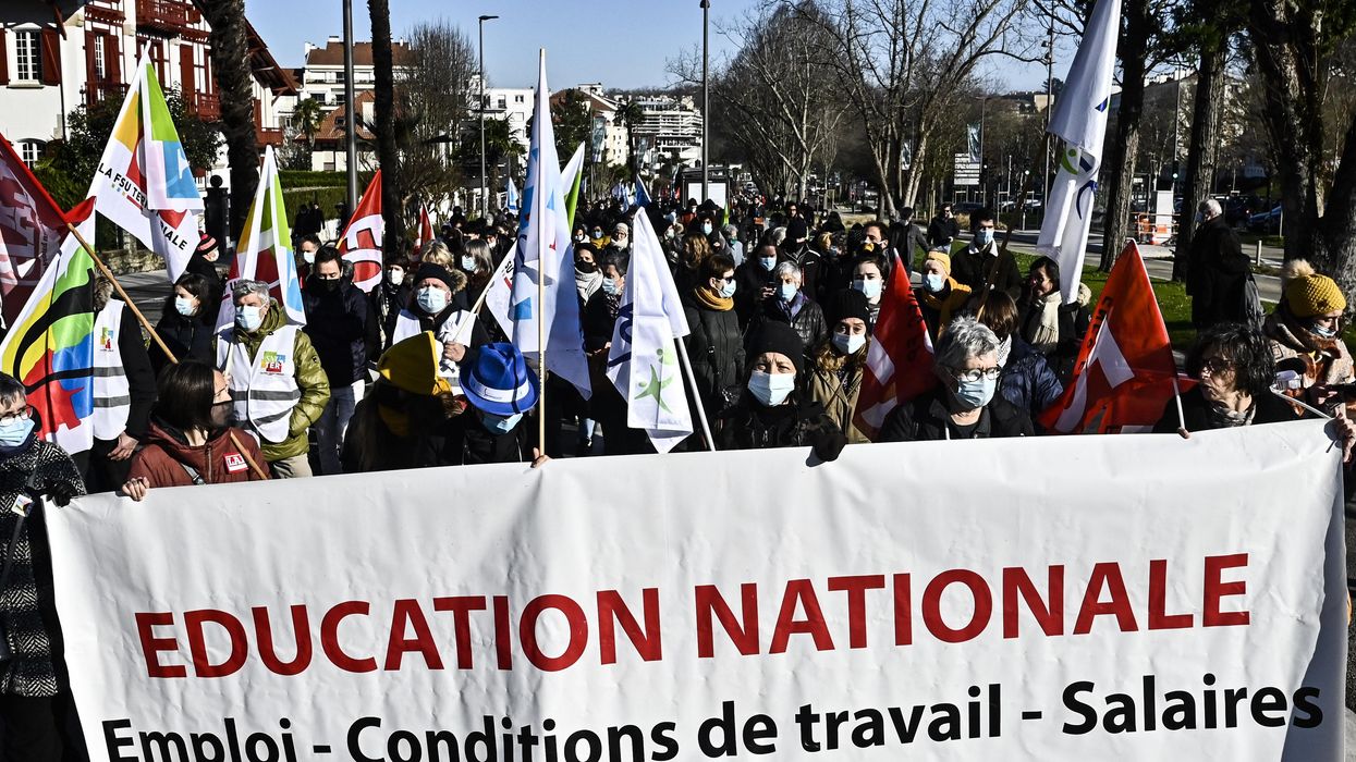 French teachers strike, Spanish doctors compensated, Lula soaring in Brazil, Biden pledges more COVID tests