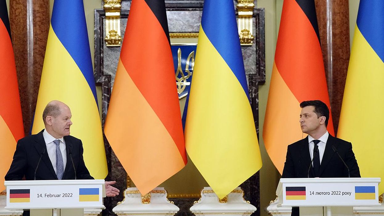 German Chancellor Olaf Scholz (SPD, l) and Volodymyr Selenskyj, President of Ukraine, give a press conference