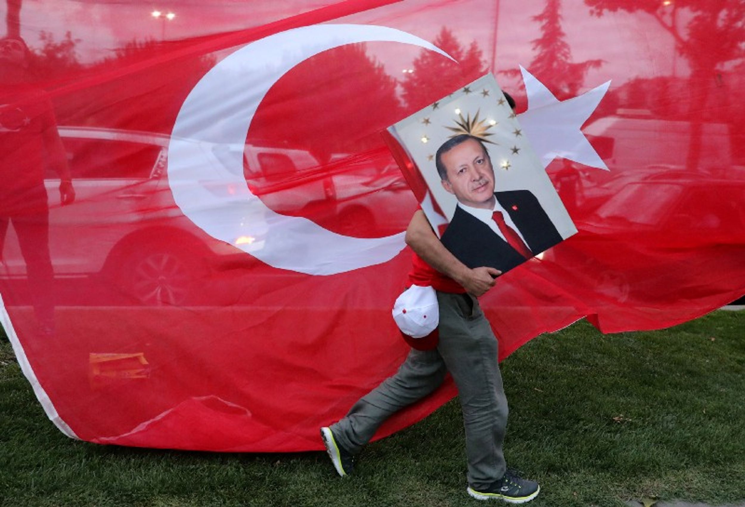 TURKEY: THE BACKSTAGE TROUBLES OF A ONE-MAN SHOW