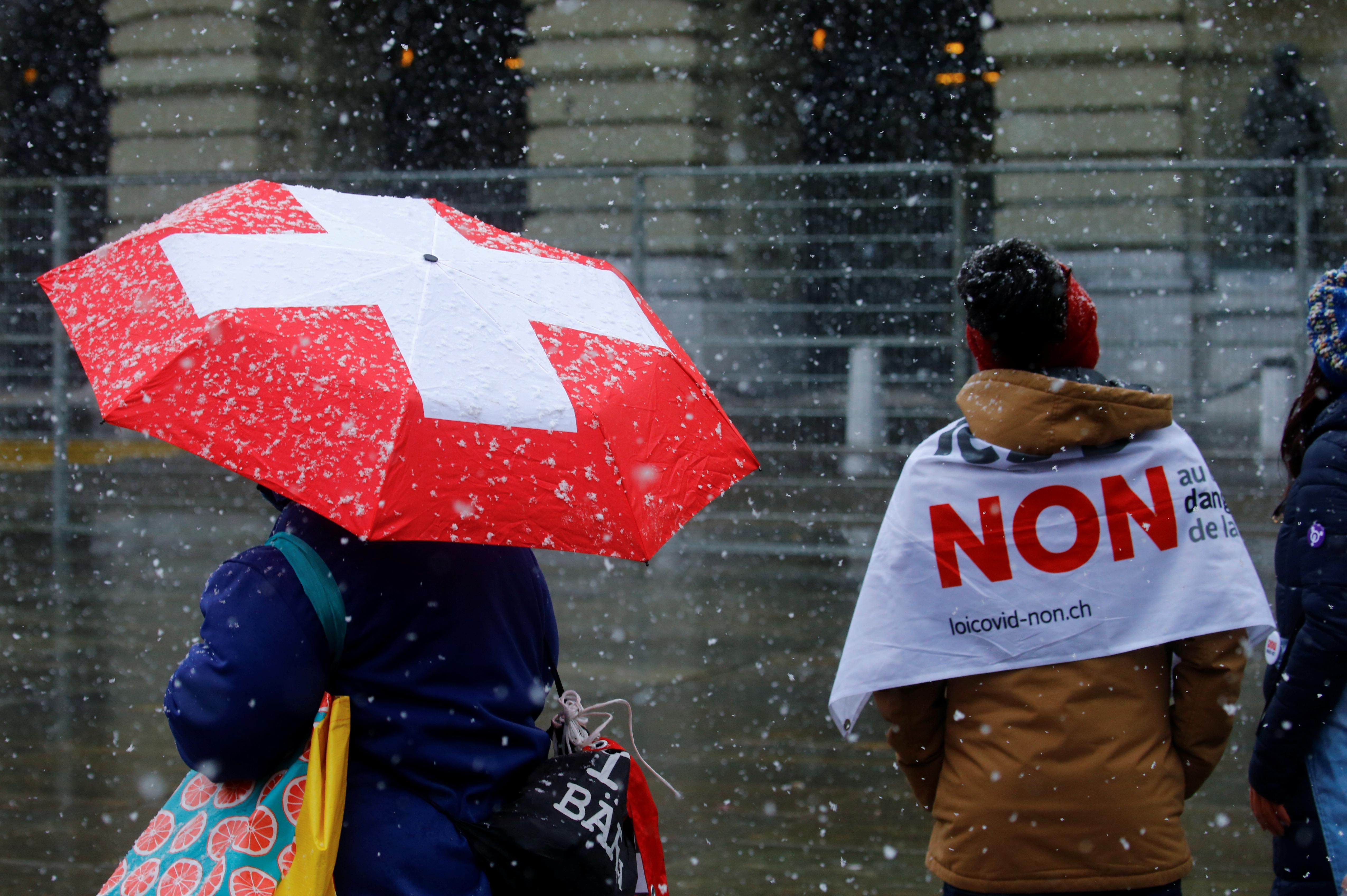 Demonstrators protest against a coronavirus disease (COVID-19) law that is voted on in a referendum, in front of the Swiss Federal Palace, the Bundeshaus, in Bern, Switzerland, November 28, 2021.