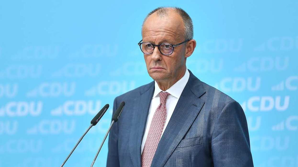 Germany’s political center suffers historic blow, Turkey weighs coming to Saudi Arabia’s aid, Major TV networks support outlets banned from White House