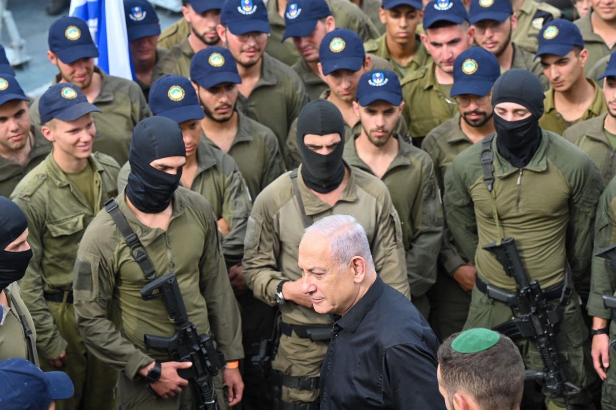 ​Israel Prime Minister Netanyahu spoke with naval commandos and fighters who took part in the combat mission in Gaza on Oct 29, 2023.