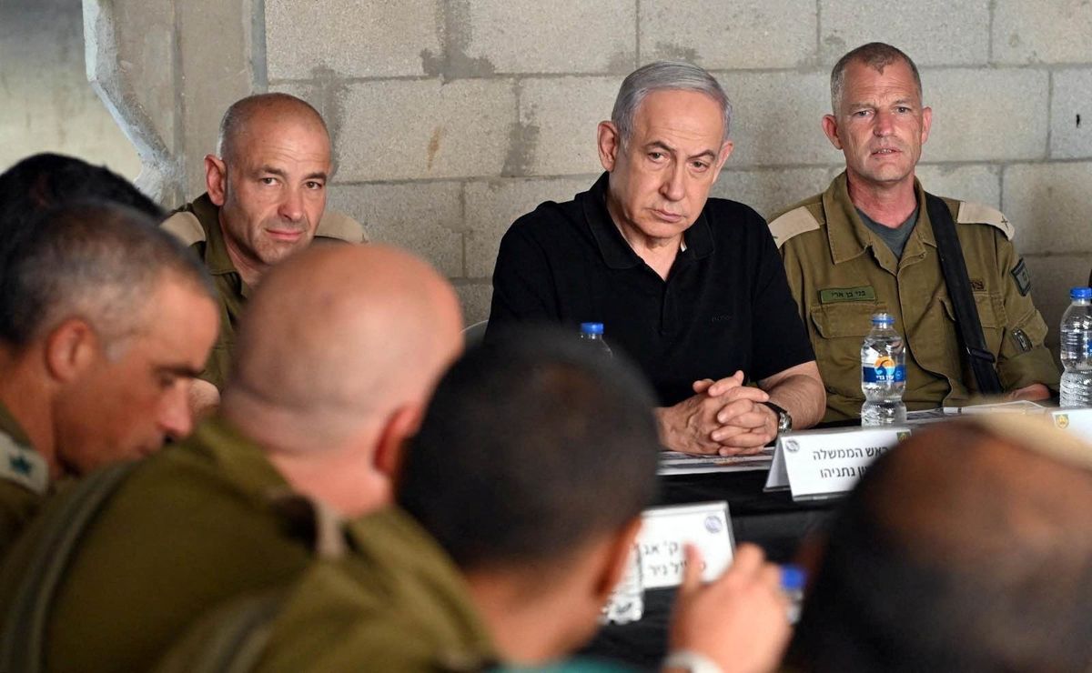 Israeli Prime Minister Benjamin Netanyahu meets with soldiers as he visits an Israeli army base in Tze'elim, Israel November 7, 2023.