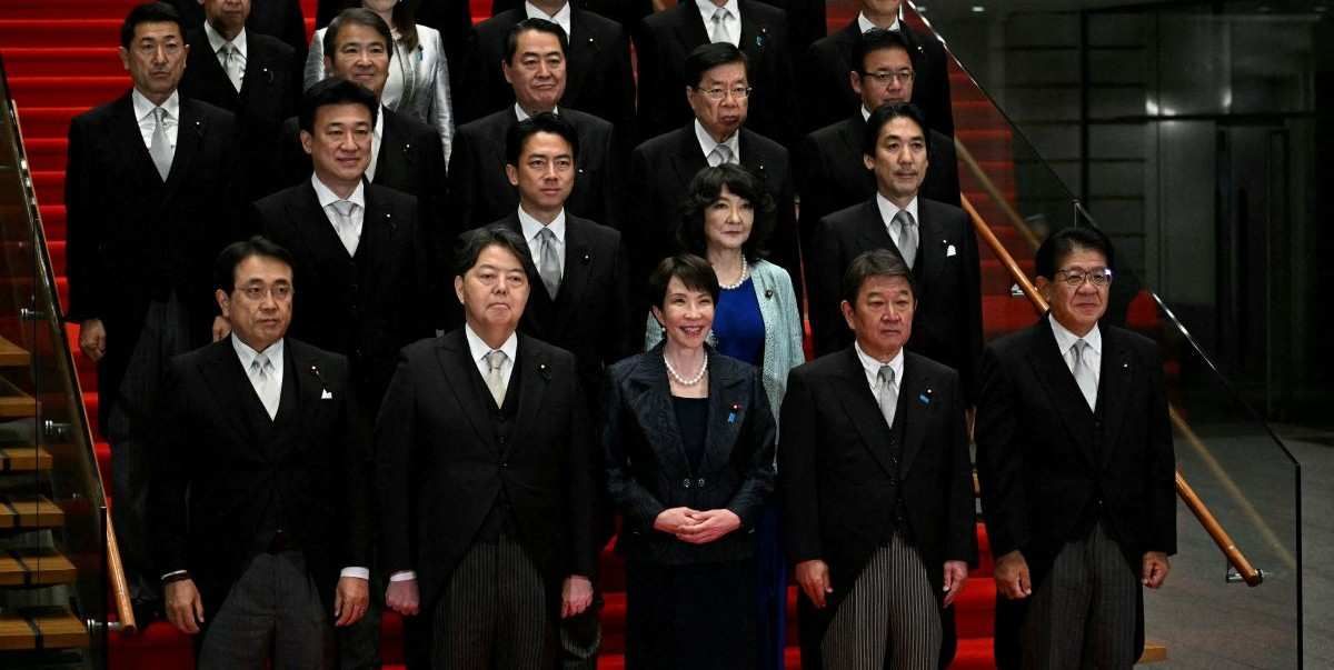 ​Japan's new Prime Minister Sanae Takaichi (C, first row) poses during a photo session with members of her cabinet at the prime minister's office in Tokyo, Japan October 21, 2025. 