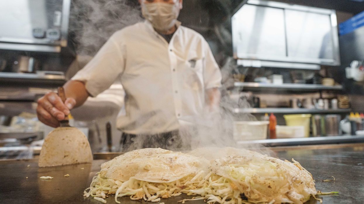 Japanese chef Mitsuo Ise prepares a "Germany" version of okonomiyaki ahead of the G-7 summit in Hiroshima.