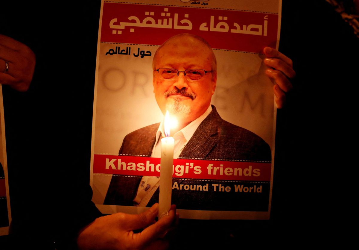 Khan loses court battle, Khashoggi trial moved to Saudi, Ukrainian war crimes, AMLO recalls himself