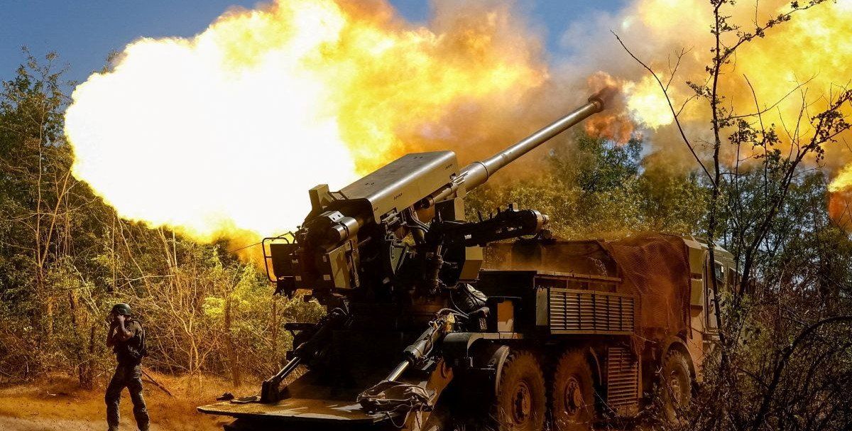 ​A service member of the 44th Separate Artillery Brigade of the Ukrainian Armed Forces fires a 2S22 Bohdana self-propelled howitzer towards Russian troops near a front line, amid Russia's attack on Ukraine, in Zaporizhzhia region, Ukraine August 20, 2025. 
