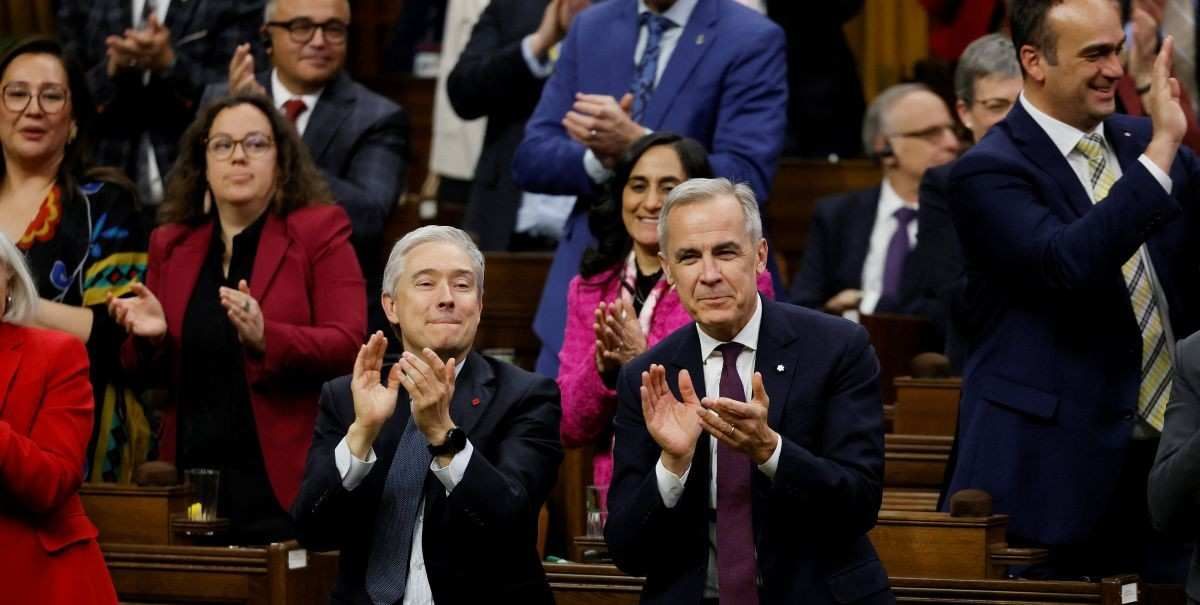 ​Canada's Prime Minister Mark Carney and Minister of Finance Francois-Philippe Champagne applaud after a confidence vote on the federal budget passes in the House of Commons on Parliament Hill in Ottawa, Ontario, Canada November 17, 2025. 