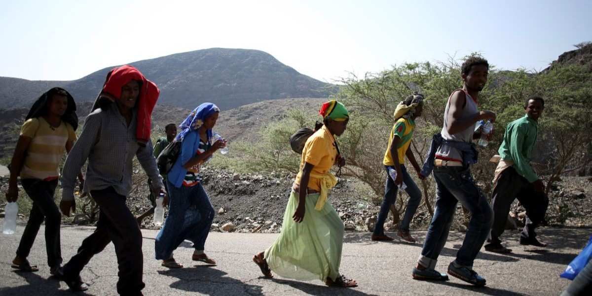 ​Illegal immigrants from Ethiopia walk on a road near the town of Taojourah February 23, 2015. The area, described by the United Nations High Commissioner for Refugees (UNHCR) as one of the most inhospitable areas in the world, is on a transit route for thousands of immigrants every year from Ethiopia, Eritrea and Somalia travelling via Yemen to Saudi Arabia in hope of work. Picture taken February 23. 