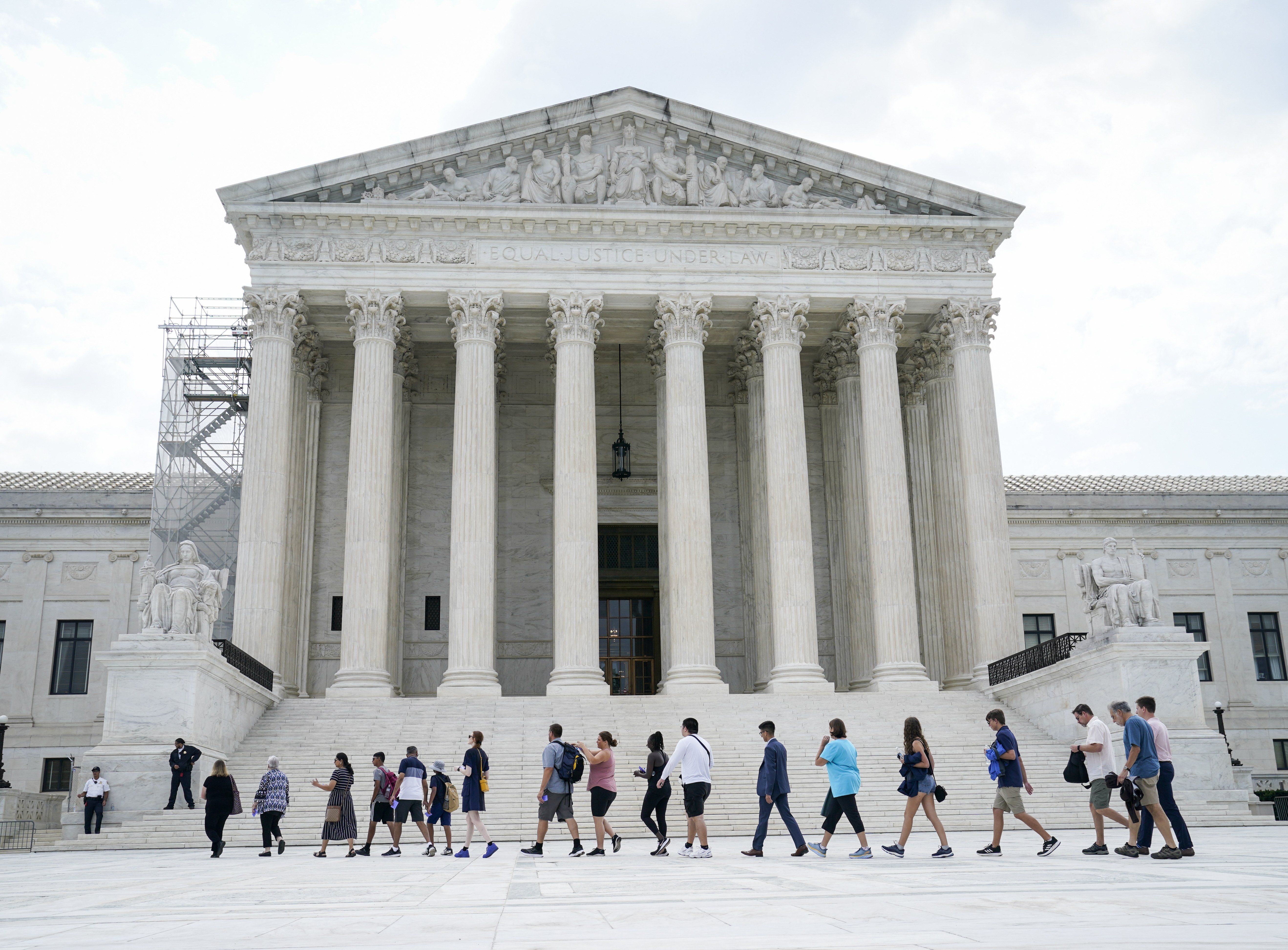 People file into the United States Supreme Court before SCOTUS handing down opinions.