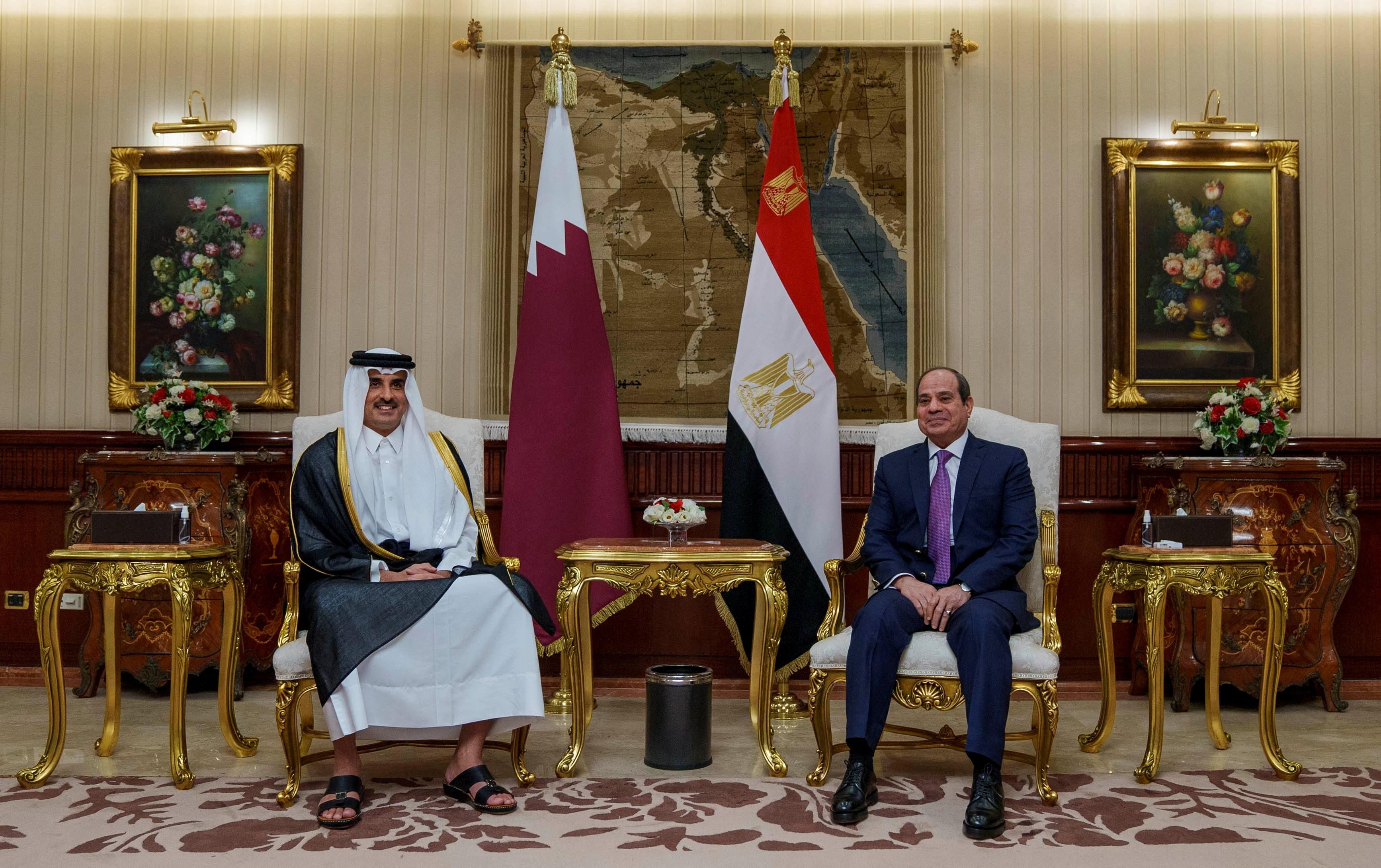 Egypt-Qatar bonding, Thai activist jailed for dressing up, Hungary's ‘fetal heartbeat’ law, fatal kangaroo incident, Ken Starr dies