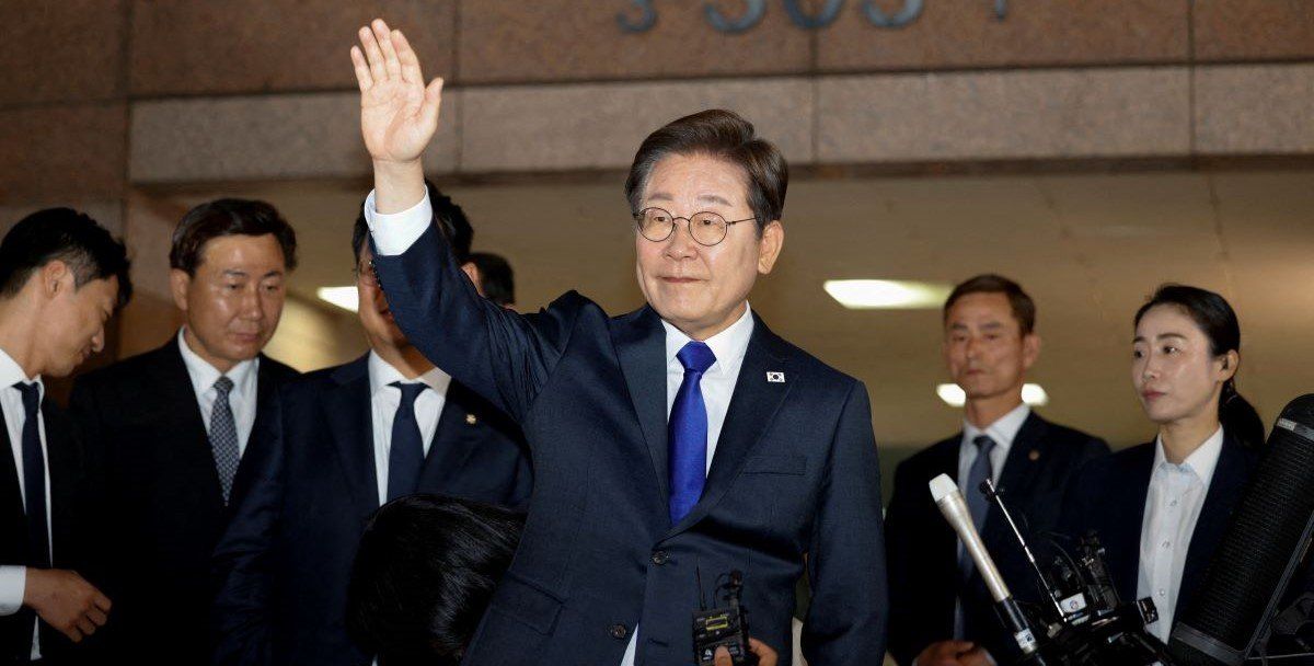 ​South Korea's President-elect Lee Jae-myung waves as he leaves to meet his supporters, in Incheon, South Korea, June 3, 2025. 