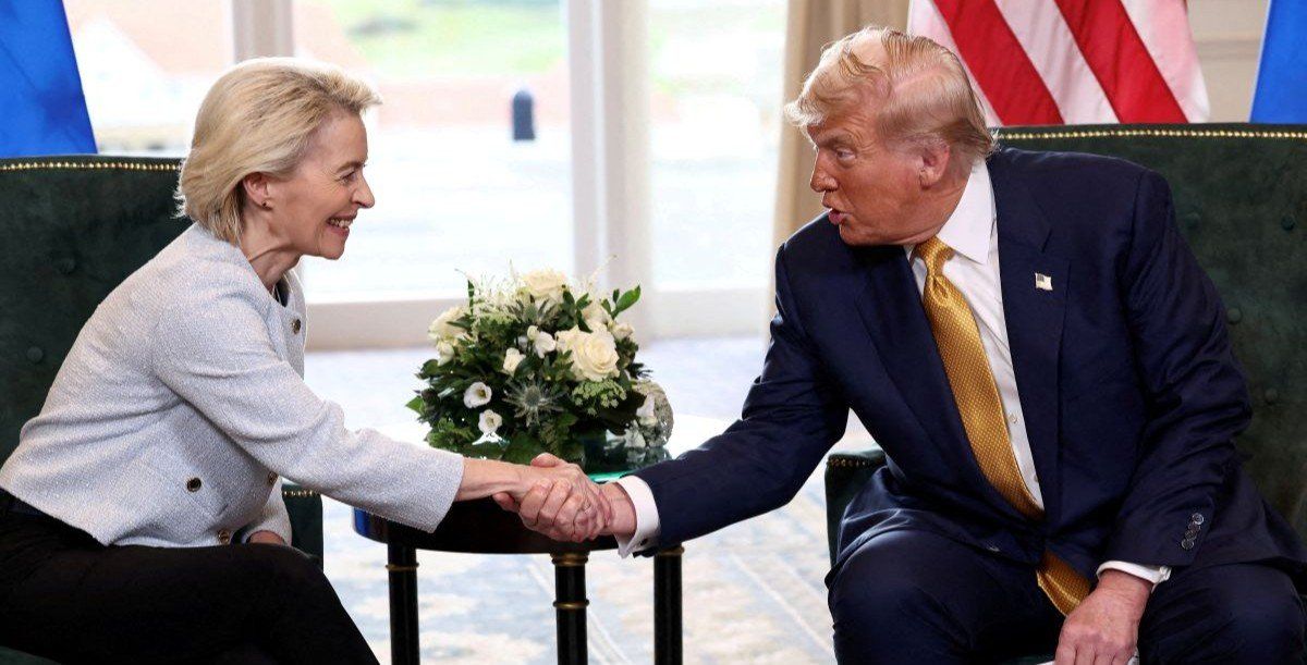 ​U.S. President Donald Trump shakes hands with European Commission President Ursula von der Leyen, after an announcement of a trade deal between the U.S. and EU, in Turnberry, Scotland, Britain, July 27, 2025. 