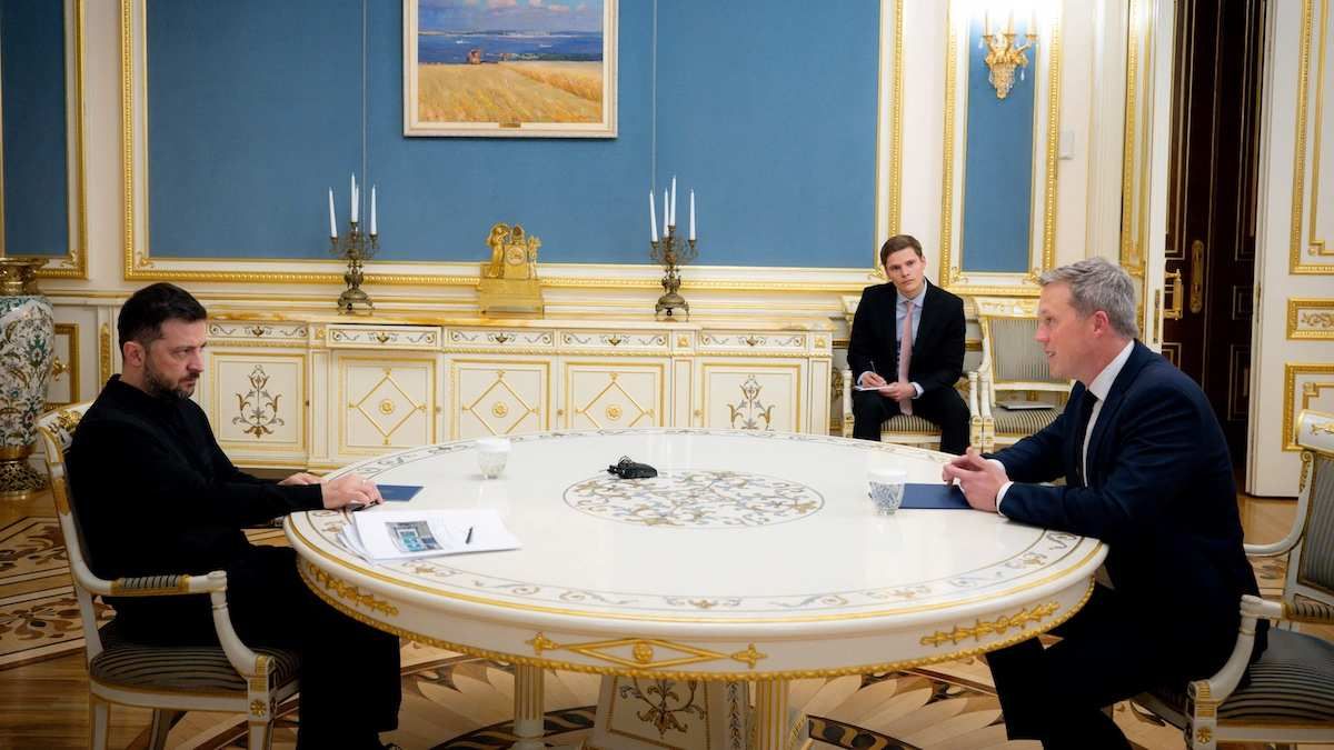 ​Ukrainian President Volodymyr Zelensky meets with US Army Secretary Daniel Driscoll in Kyiv, Ukraine, on November 20, 2025.