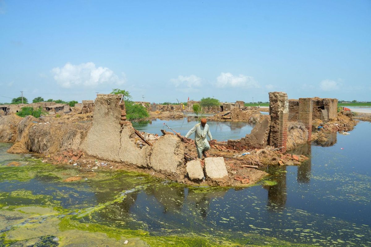 Man walking amidst the Pakistan flooding