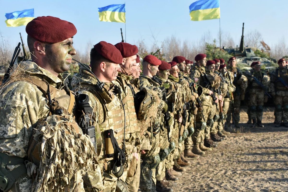 members of the Armed Forces deployed on the Ukrainian border. The president of the United States, Joe Biden, is considering deploying several thousand soldiers, warships and planes in allied countries in Eastern Europe and the Baltic nations, with greater military involvement in the Ukraine crisis, on whose border Russia concentrates dozens of thousands of troops, senior Pentagon officials reported Monday.