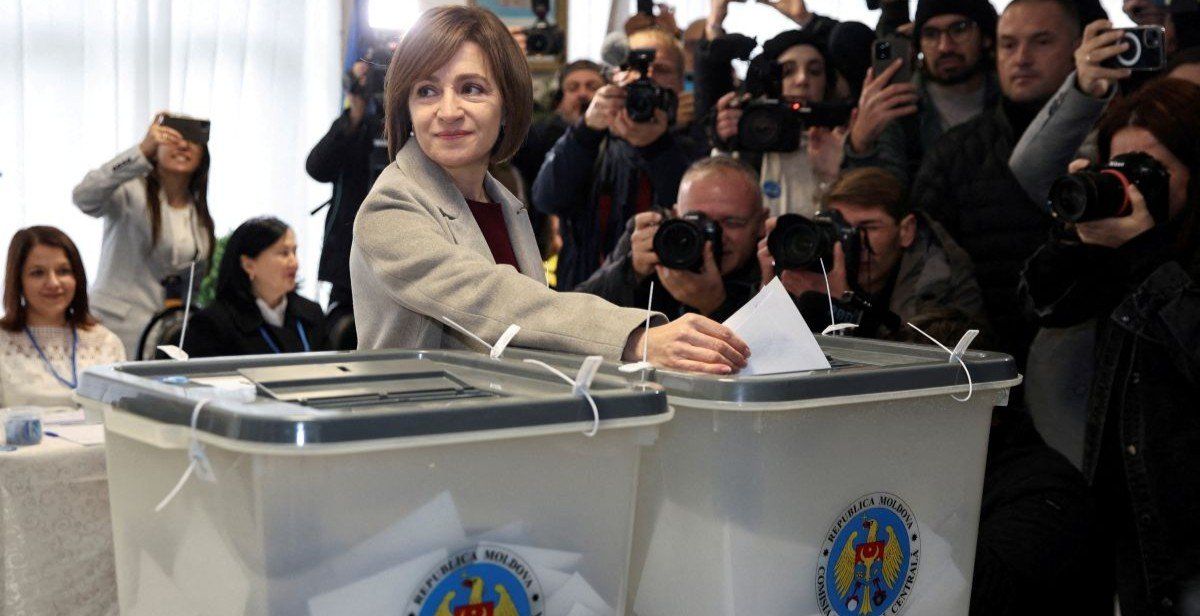 ​Moldova's incumbent President and presidential candidate Maia Sandu casts her ballots at a polling station, as the country holds a presidential election and a referendum on joining the European Union, in Chisinau, Moldova October 20, 2024.
