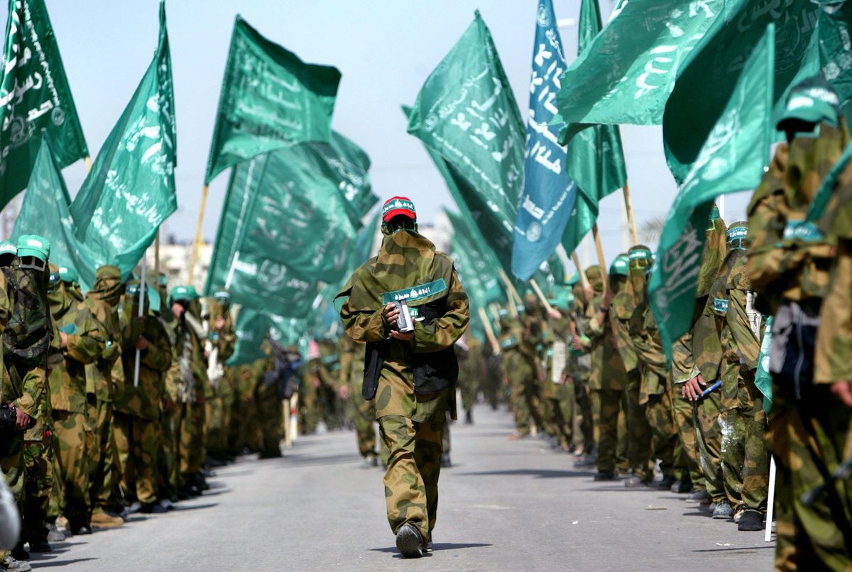 Palestinian militants from Hamas march during a Hamas rally in Nosirat refugee camp in Gaza Strip April 1, 2005. Islamic militant group Hamas is discussing whether it might join a Palestinian government after contesting parliamentary elections for the first time this July, the faction said on Thursday.