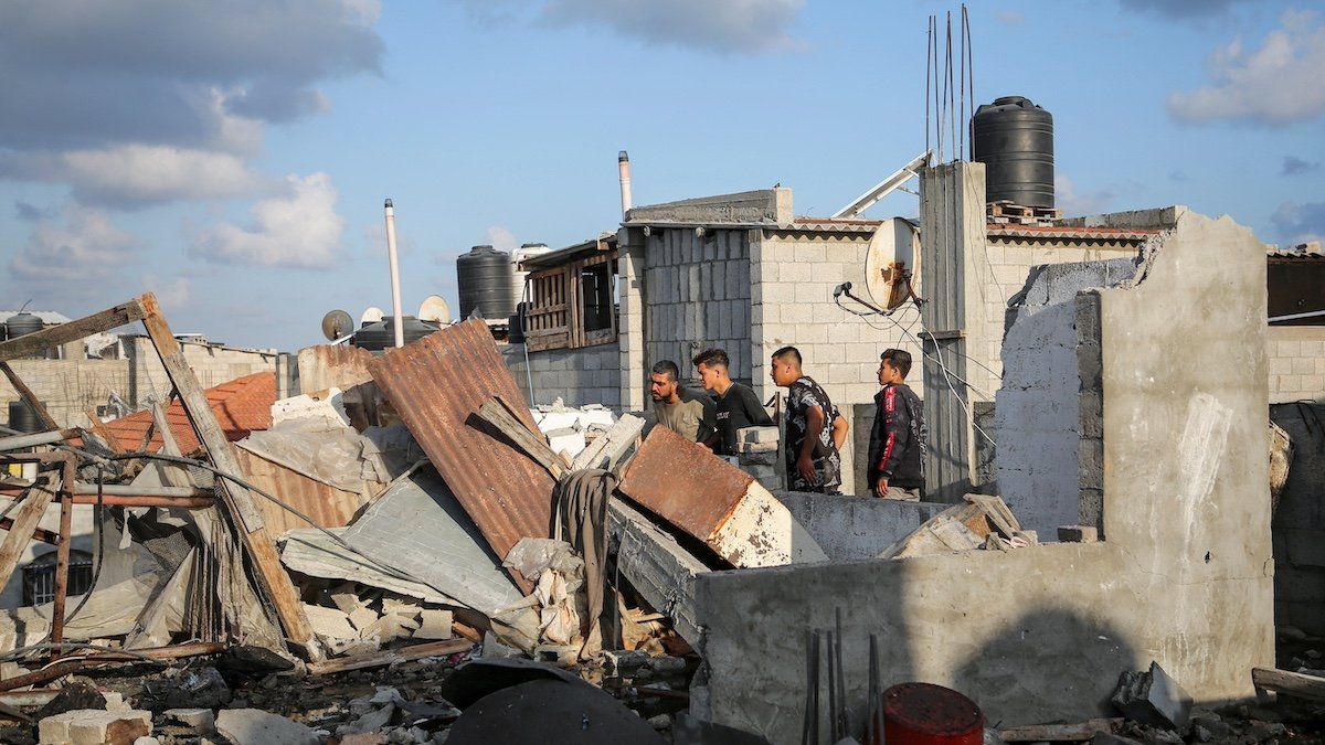 ​Palestinians inspect the site of an Israeli strike on a house, amid the ongoing conflict between Israel and the Palestinian Islamist group Hamas, in Rafah, in the southern Gaza Strip May 7, 2024. 