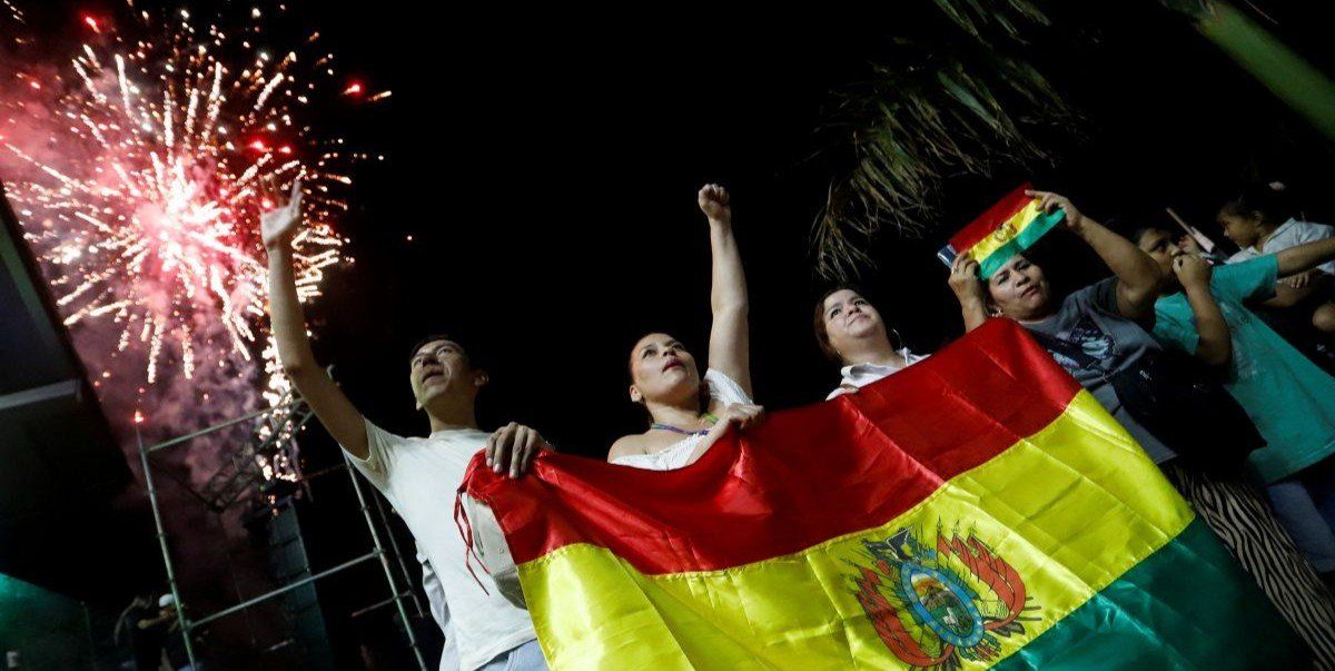 ​People celebrate after early official results show Bolivian presidential candidate Jorge "Tuto" Quiroga of the conservative Alianza Libre coalition in second place, and as the ruling party Movement for Socialism (MAS) was on track to suffer its worst electoral defeat in a generation, in Santa Cruz, Bolivia, August 17, 2025.