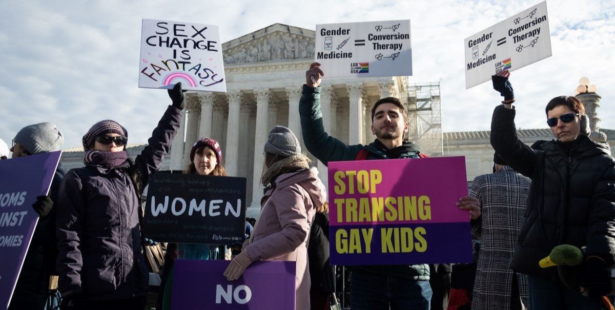 ​People demonstrations outside the Supreme Court against gender-affirming care for transgender children in Washington, DC, on December 4, 2024. The Court is hearing oral arguments in the United States vs. Skirmetti, which challenges Tennessee’s ban on transgender care for minors. The ruling could affect the 26 states that criminalize gender-affirming care for children. 