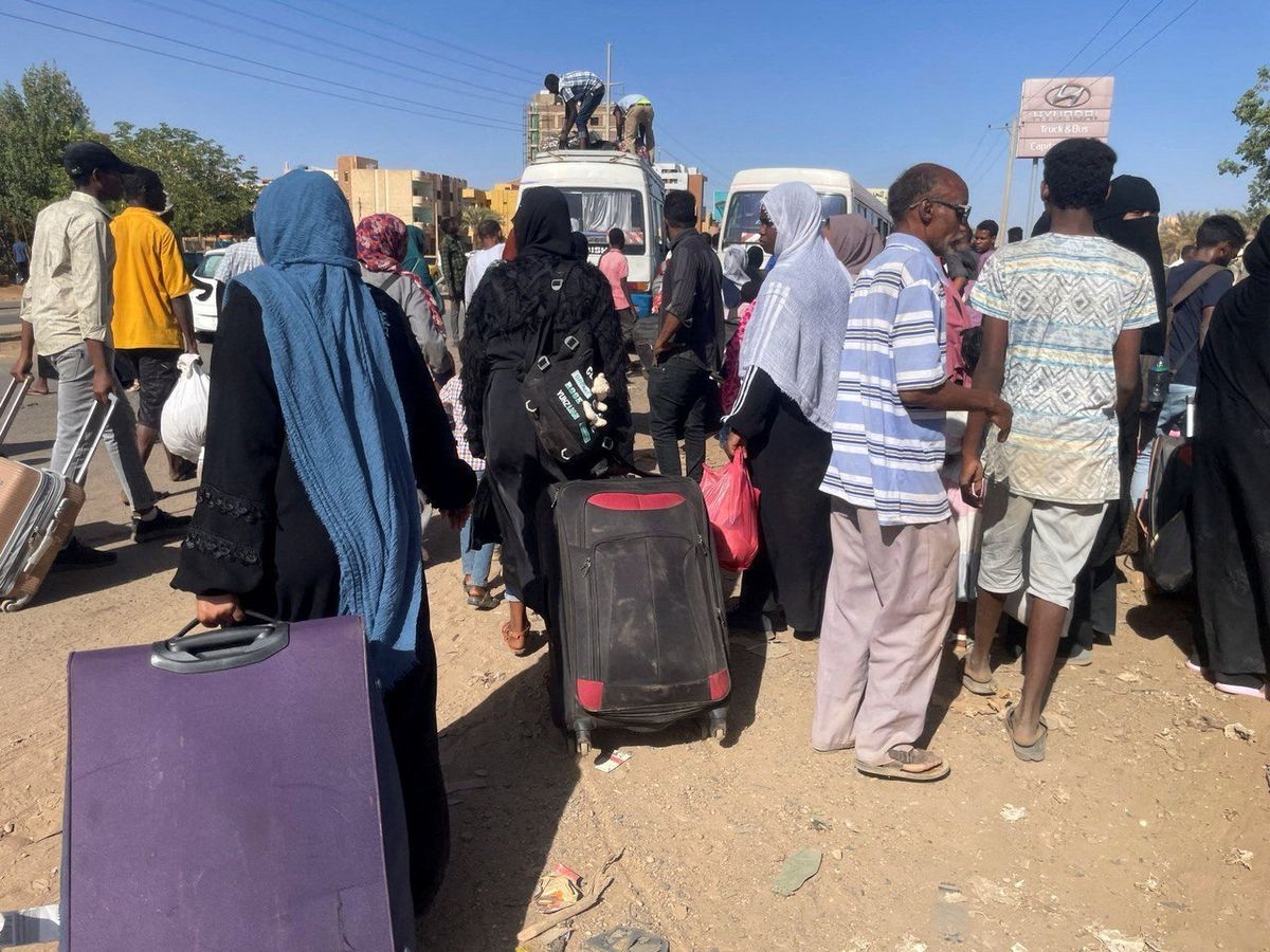 People gather at the station to flee from Khartoum. 