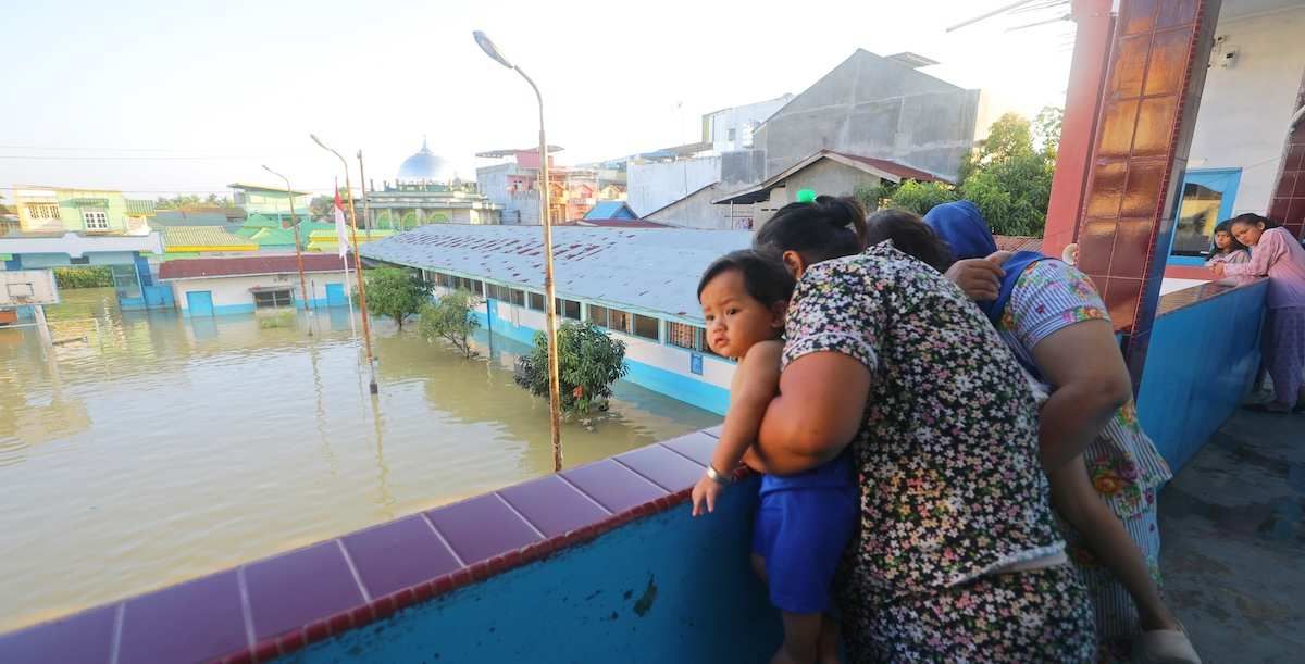 ​People stay at a school, which is functioned as the temporary shelter at flooded area, on November 30, 2025 in Sumatra, Sumatra. The authorities in Indonesia were searching on Sunday for hundreds of people they said were missing after days of unusually heavy rains across Southeast Asia that have killed hundreds and displaced millions. 