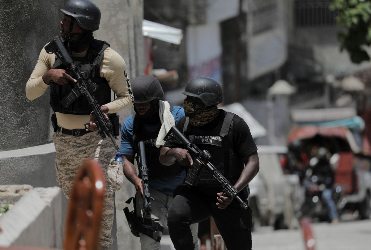Police try to protect residents fleeing the neighbourhood after gangs took over Carrefour Feuilles, in Port-au-Prince, Haiti August 15, 2023.