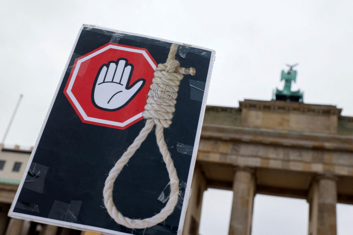 Protest against the Islamic regime of Iran following the death of Mahsa Amini, in Berlin.