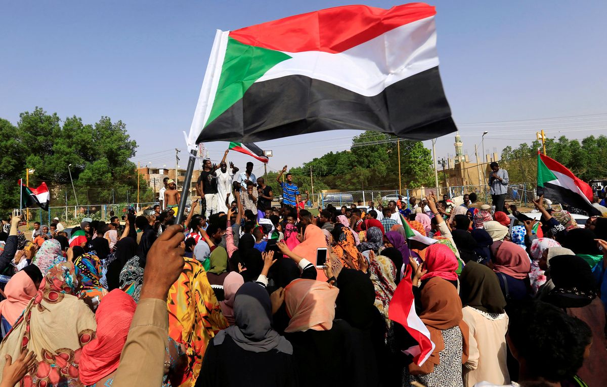 Protesters waving the Sudanese flag 