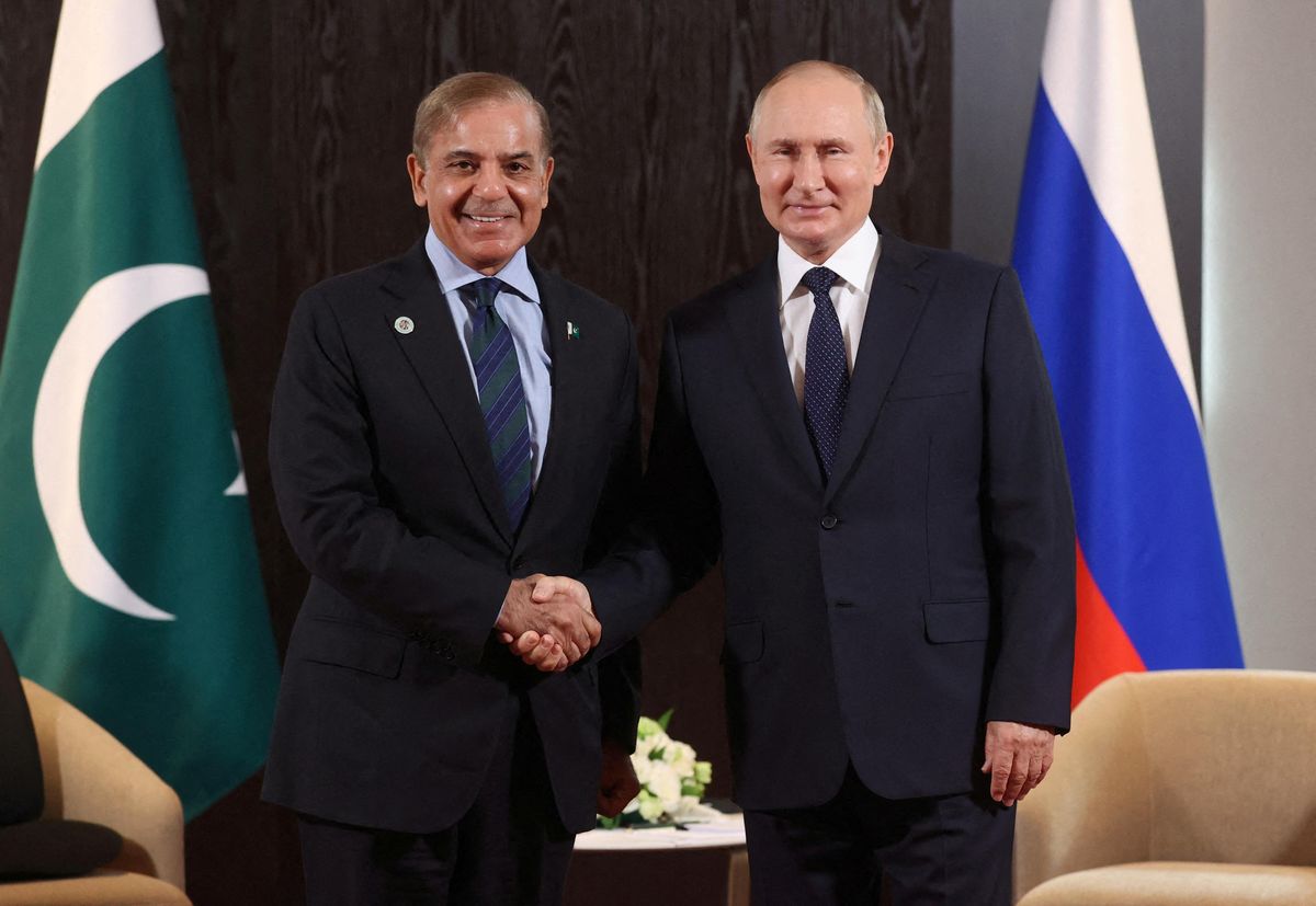 Russian President Vladimir Putin shakes hands with Pakistani PM Shehbaz Sharif during a meeting on the sidelines of the Shanghai Cooperation Organization  summit in Samarkand, Uzbekistan.