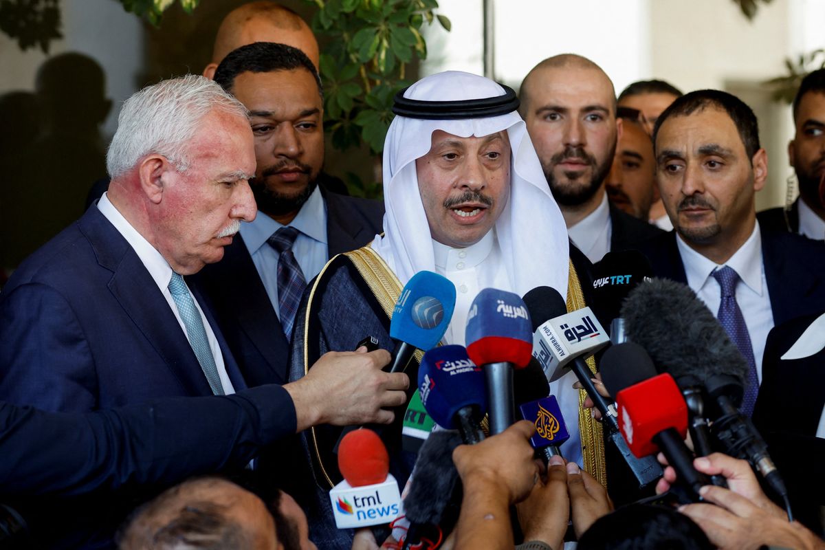Saudi Ambassador Nayef al-Sudairi with Palestinian Foreign Minister Riyad al-Maliki in Ramallah. 