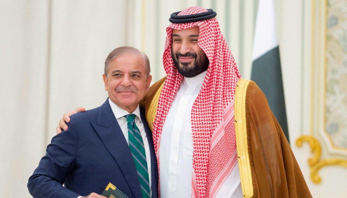 ​Saudi Crown Prince Mohammed bin Salman and Pakistan Prime Minister Shehbaz Sharif embrace each other on the day they sign a defence agreement, in Riyadh, Saudi Arabia, September 17, 2025. 