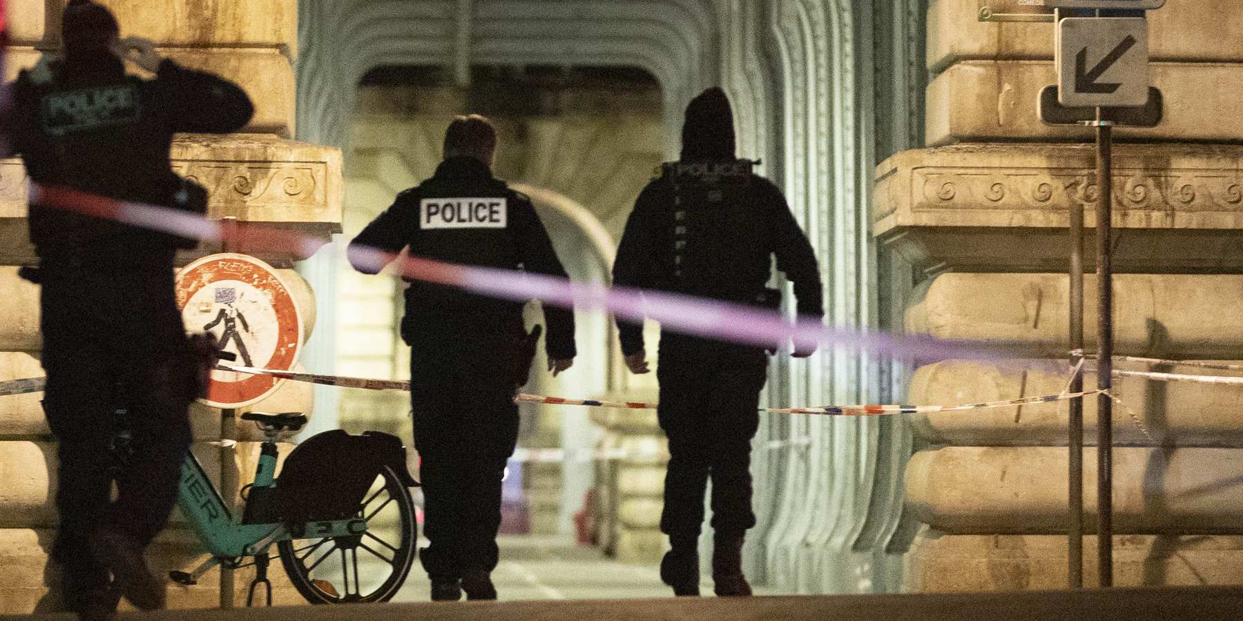 Scene of the terrorist knife attack near the Bir Hakeim bridge and Quai de Grenelle, where one German tourist was killed, and two others were injured in Paris late Saturday.