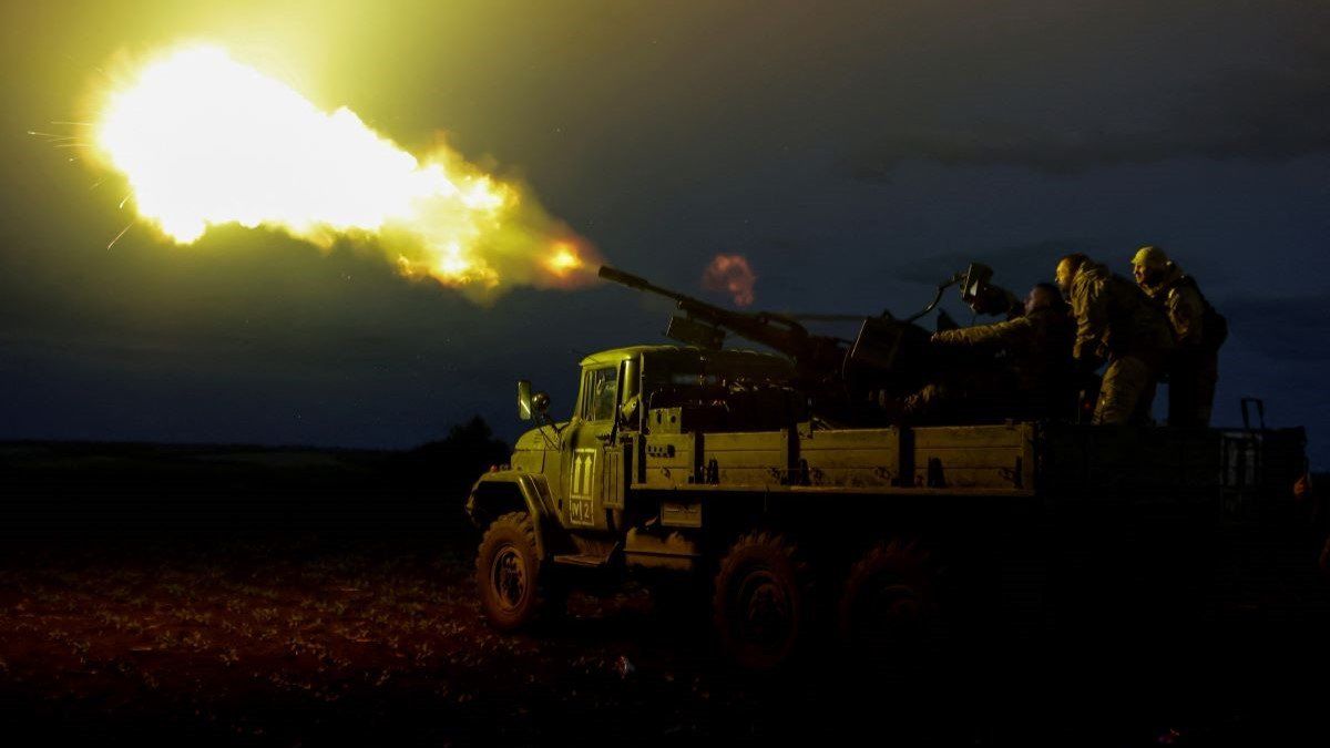 ​Servicemen from the mobile air defence unit of the 115th Separate Mechanized Brigade of the Ukrainian Armed Forces fire a ZU-23-2 anti-aircraft cannon towards a Russian drone during an overnight shift, amid Russia's attack on Ukraine, in Kharkiv Region, Ukraine June 2, 2025.