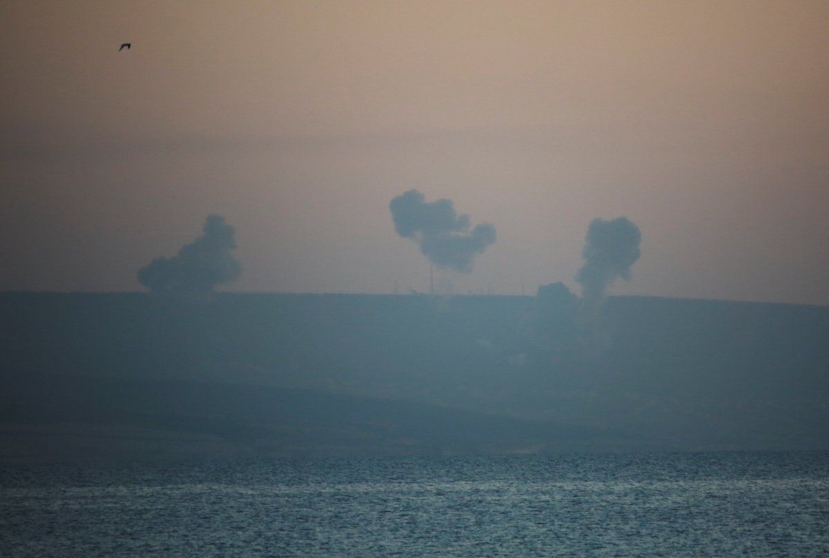 Smoke rises on the Lebanese side near the border with Israel, amid ongoing cross-border hostilities between Hezbollah and Israeli forces, as seen from Tyre, southern Lebanon December 2, 2023. REUTERS/Aziz Taher
