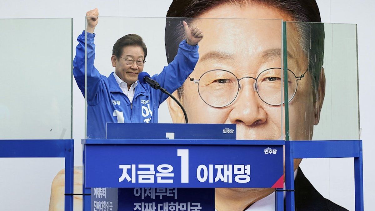 ​South Korean presidential candidate Lee Jae Myung of the Democratic Party speaks at a campaign rally in Seoul on May 29, 2025.