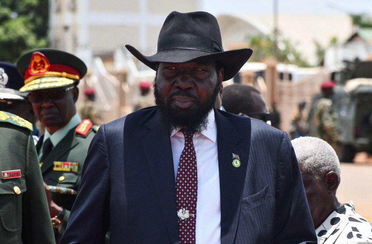 ​South Sudan President Salva Kiir prepares to welcome Uganda's President Yoweri Museveni at the Juba International Airport, ahead of meetings aimed at averting a new civil war after South Sudan's First Vice President Riek Machar was placed under house arrest, in Juba, South Sudan April 3, 2025. 
